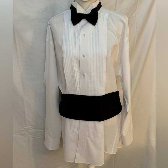 Three Piece Mens Tuxedo with Black Blazer and Trousers - Picture 3 of 17